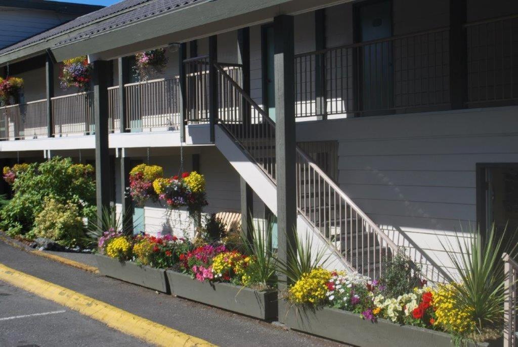 Pacific Rim Motel Юклулет Екстер'єр фото