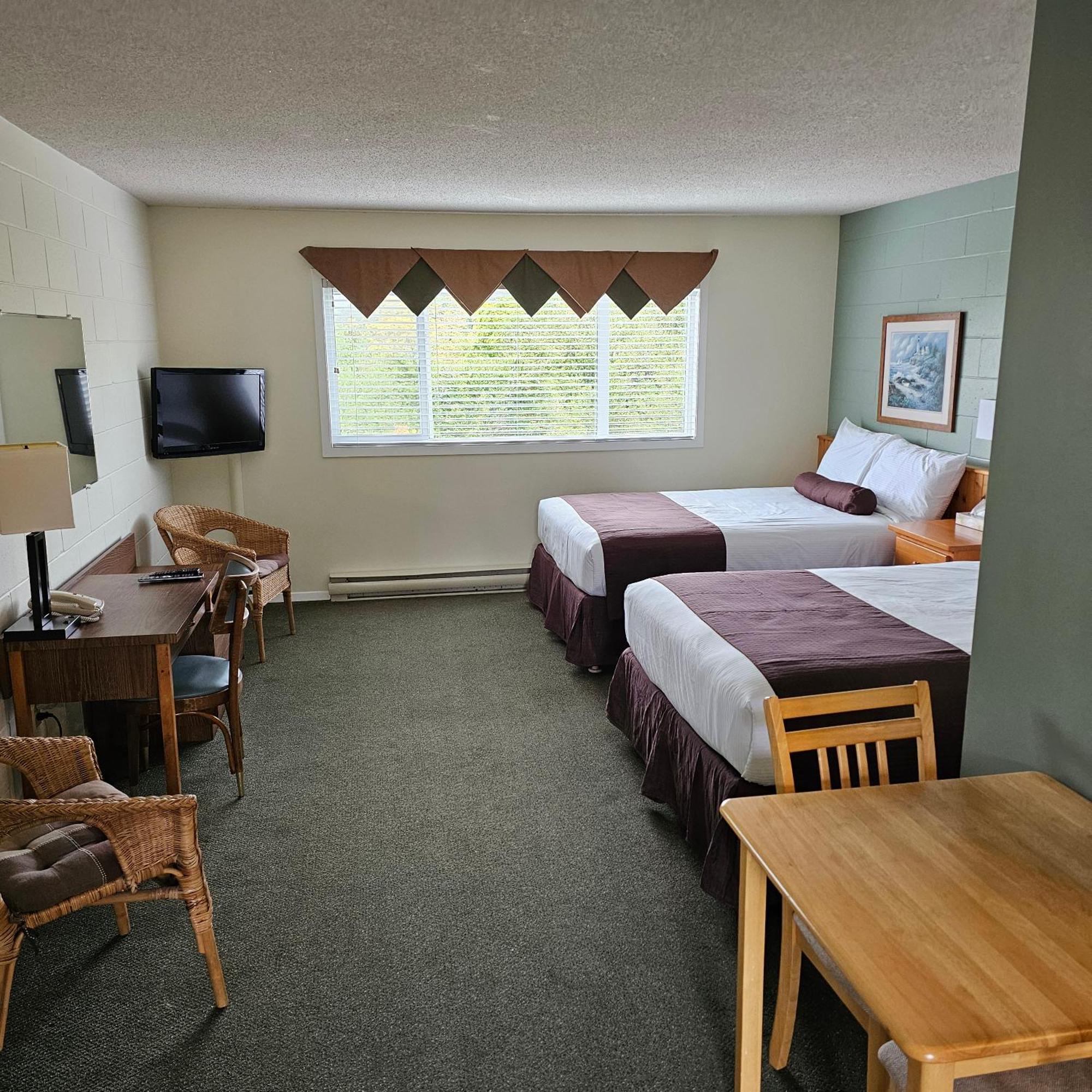 Pacific Rim Motel Юклулет Екстер'єр фото